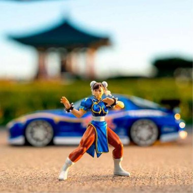 COCHE STREET FIGHTER II CHUN-LI 1993 MAZDA RX-7 ESCALA 1:24. INCLUYE FIGURA