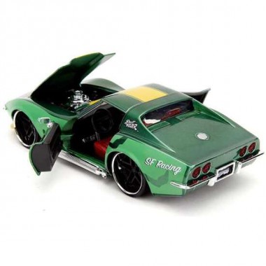 COCHE STREET FIGHTER II CAMMY 1969 CHEVROLET CORVETTE ESCALA 1:24. INCLUYE FIGURA